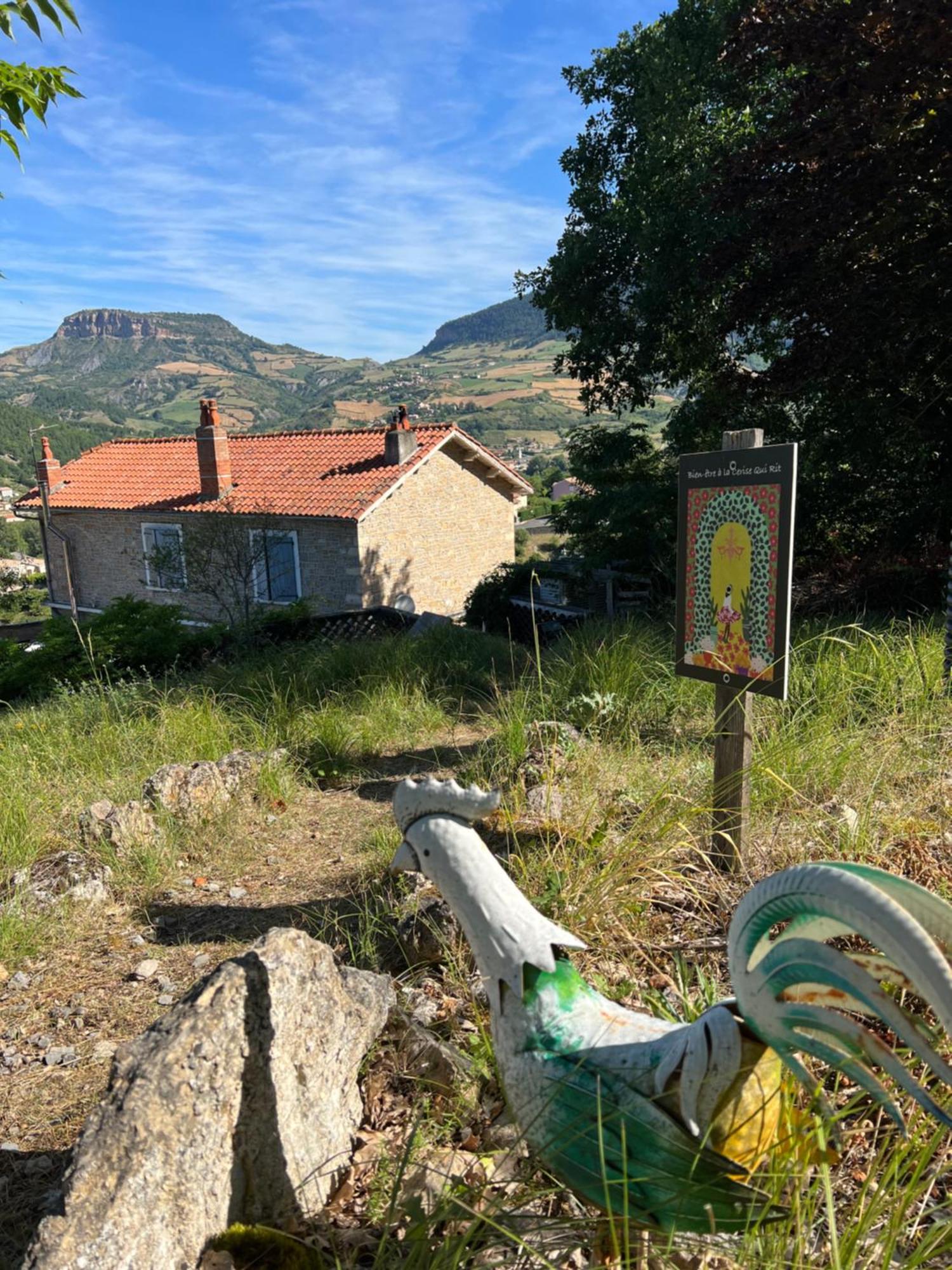 Gite La Cerise Qui Rit La Cresse Exterior foto